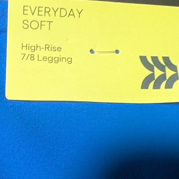 All In Motion | Women’s Everyday Soft High-Rise Piped 7/8 Leggings In Blue - Picture 9 of 13